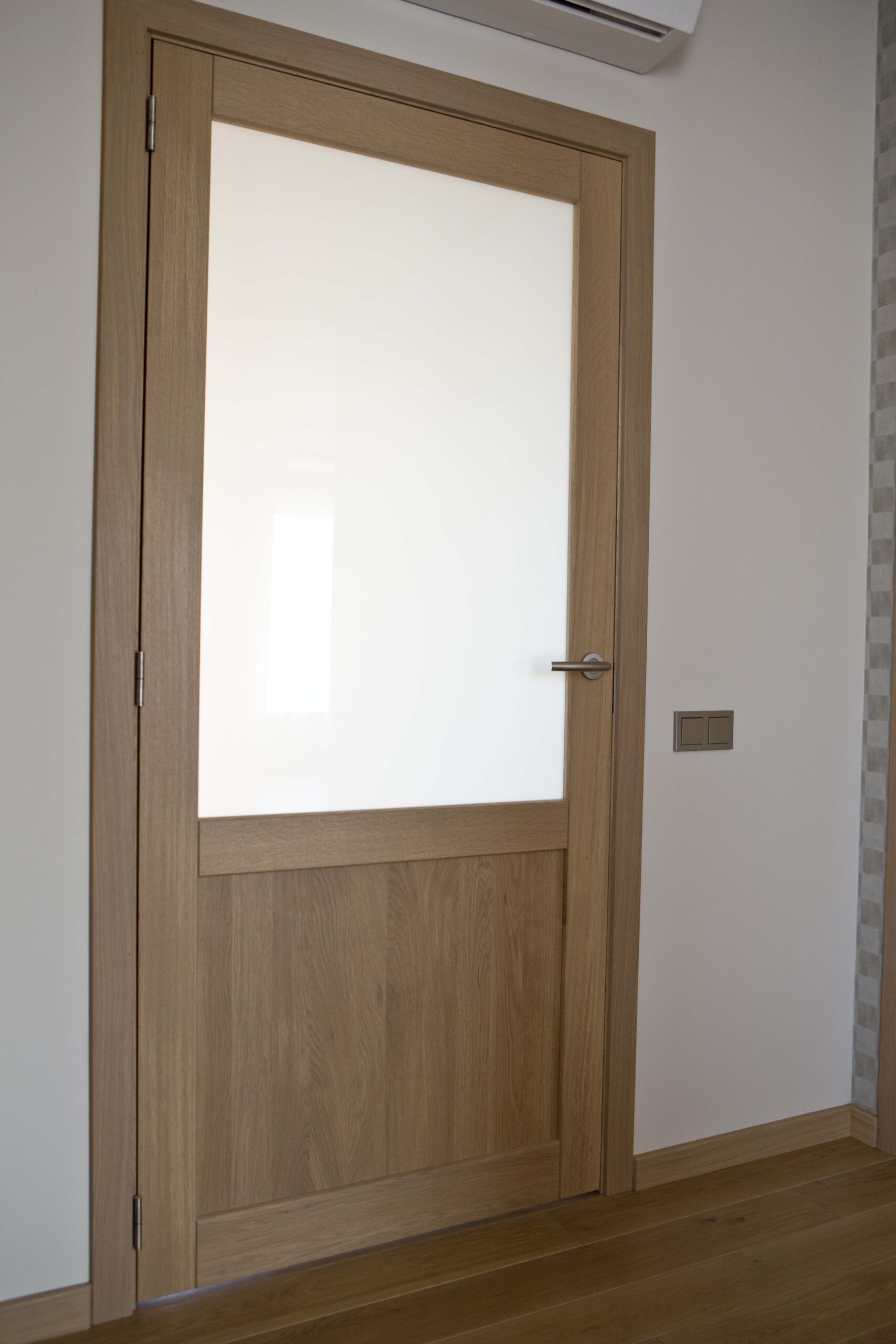 Solid oak wood door