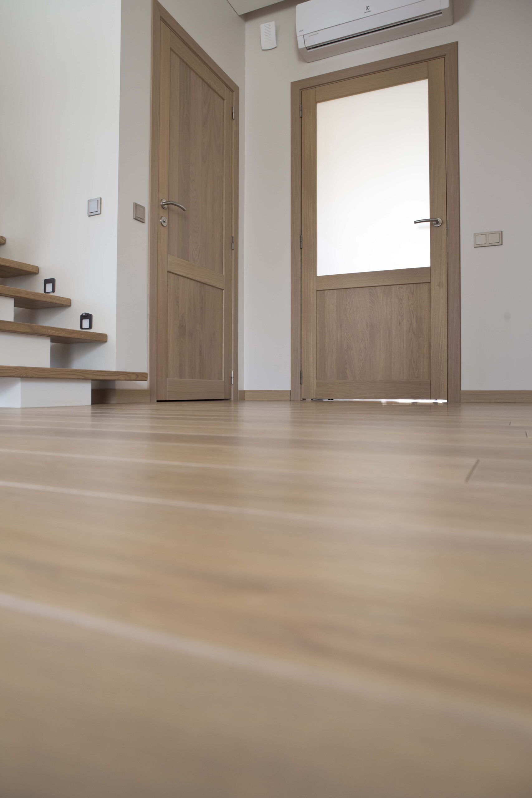 Solid oak wood door