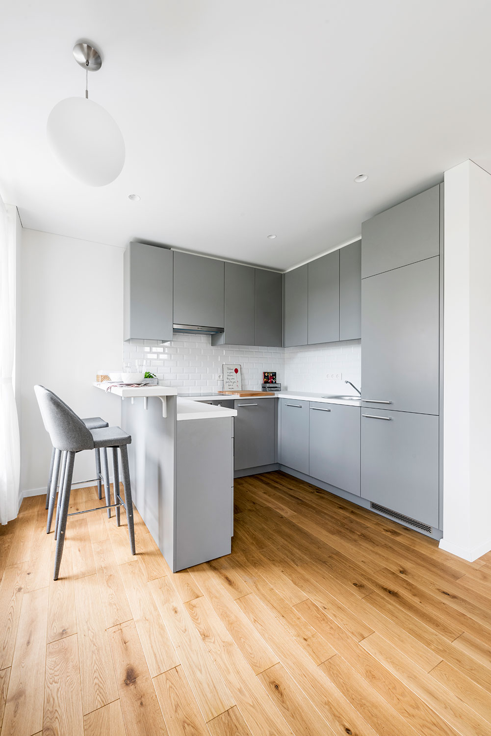 Oak flooring: 3305, Colorless Oil.
