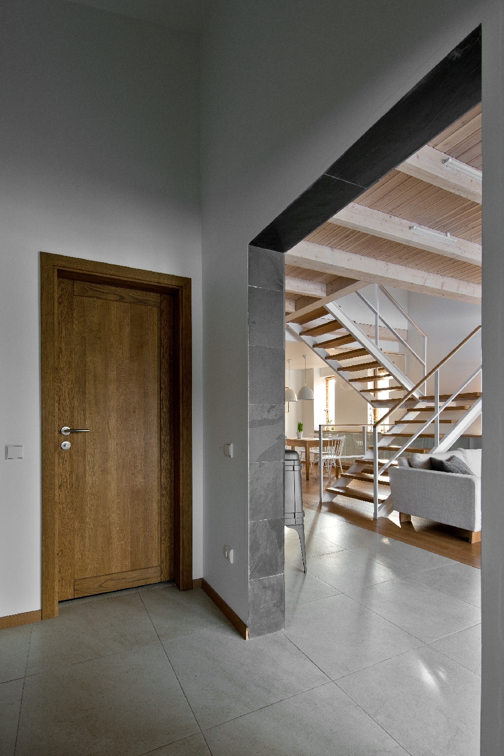 Solid oak wood door with 1 filing
