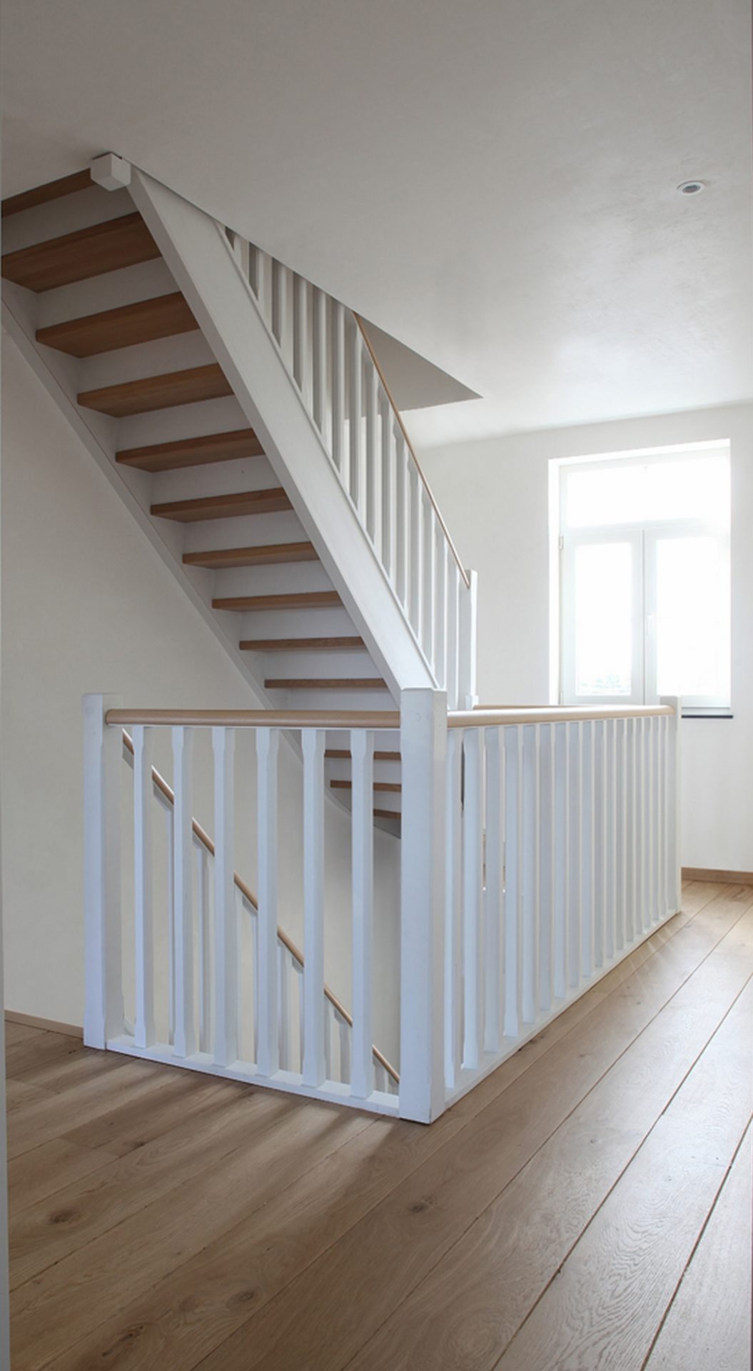 Solid oak wood stairs (Belgium)