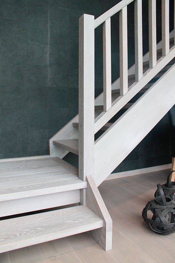 Solid oak wood stairs (Belgium)