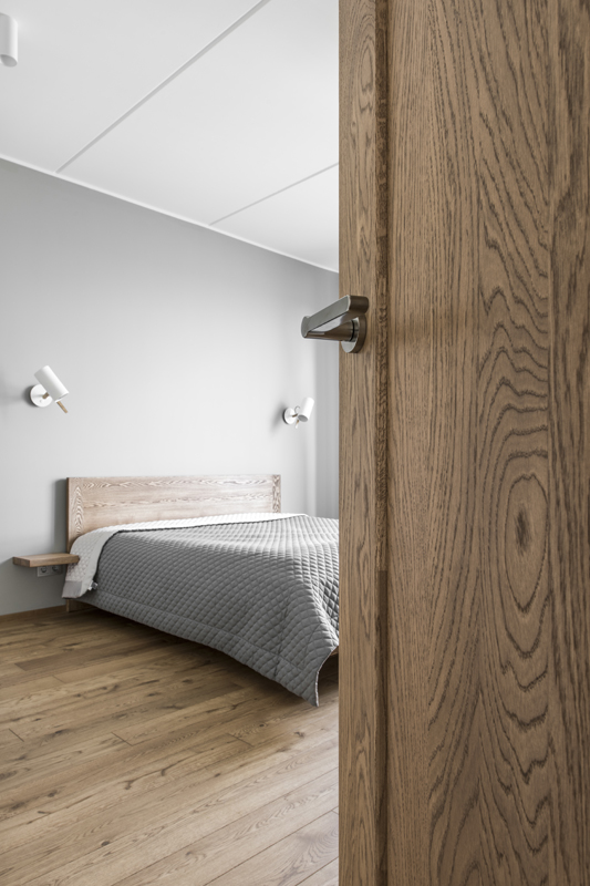 Solid oak wood door