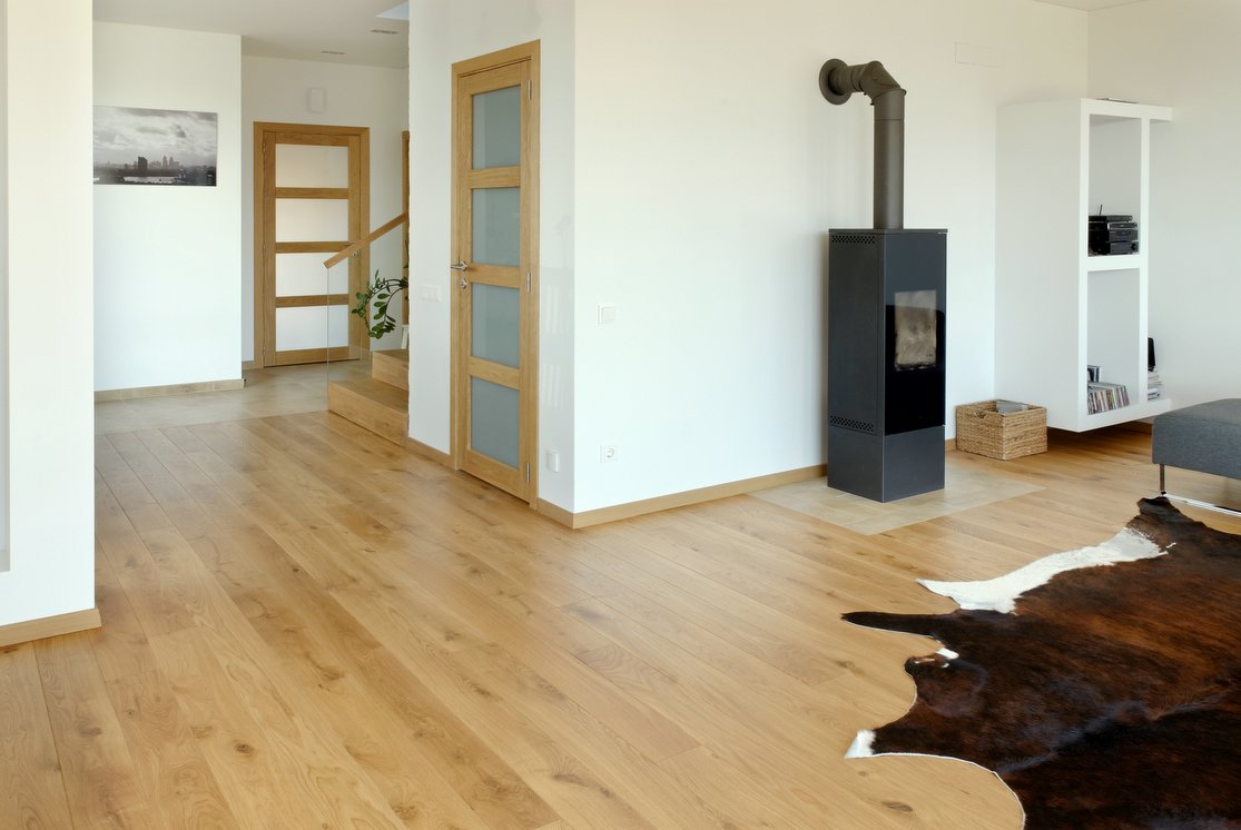 Solid oak wood door with 4 filings
