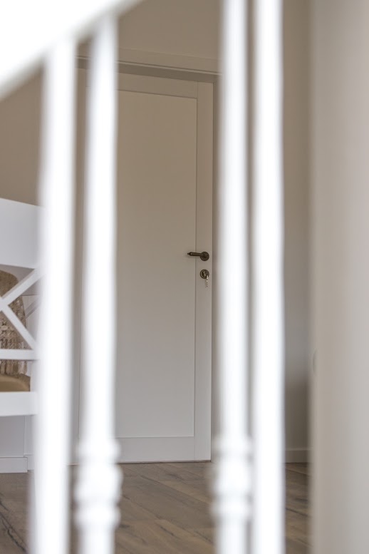 Solid oak wood stairs RAL9003