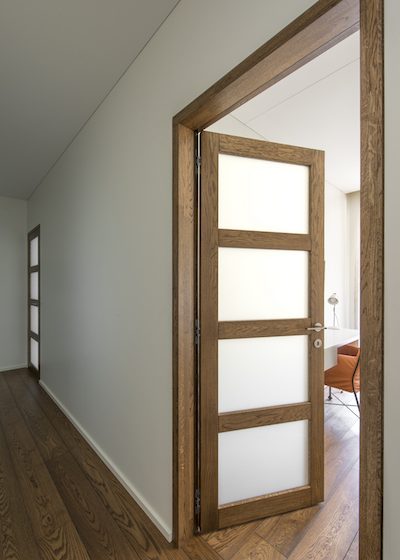 Solid oak wood door with 4 filings