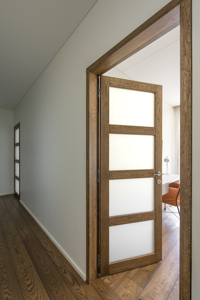 Solid oak wood door with 4 filings