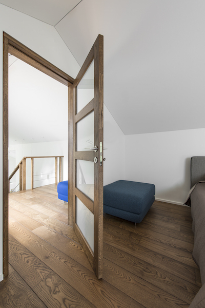 Solid oak wood door with 4 filings