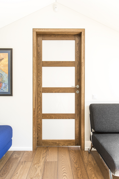 Solid oak wood door with 4 filings