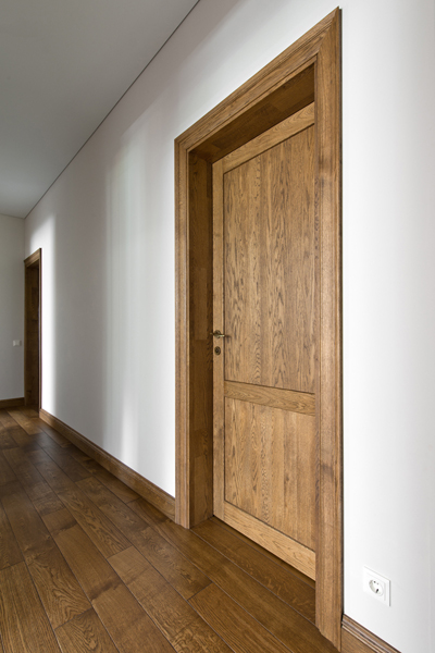Solid oak wood door with 2 filings
