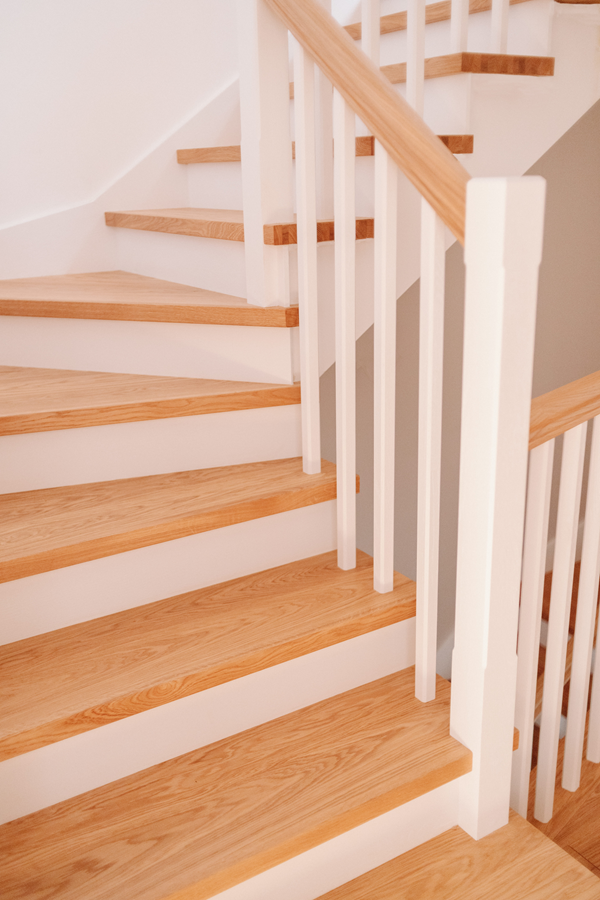 Manufacturing Oak Stairs: A Close Partnership Helps to Achieve the Desired Results