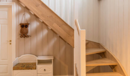 Wood Stairs: Blending Functionality and Aesthetics