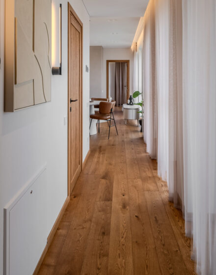 Subtle Beauty of Oak Floors and Doors in a Cozy, Autumn Inspired Interior