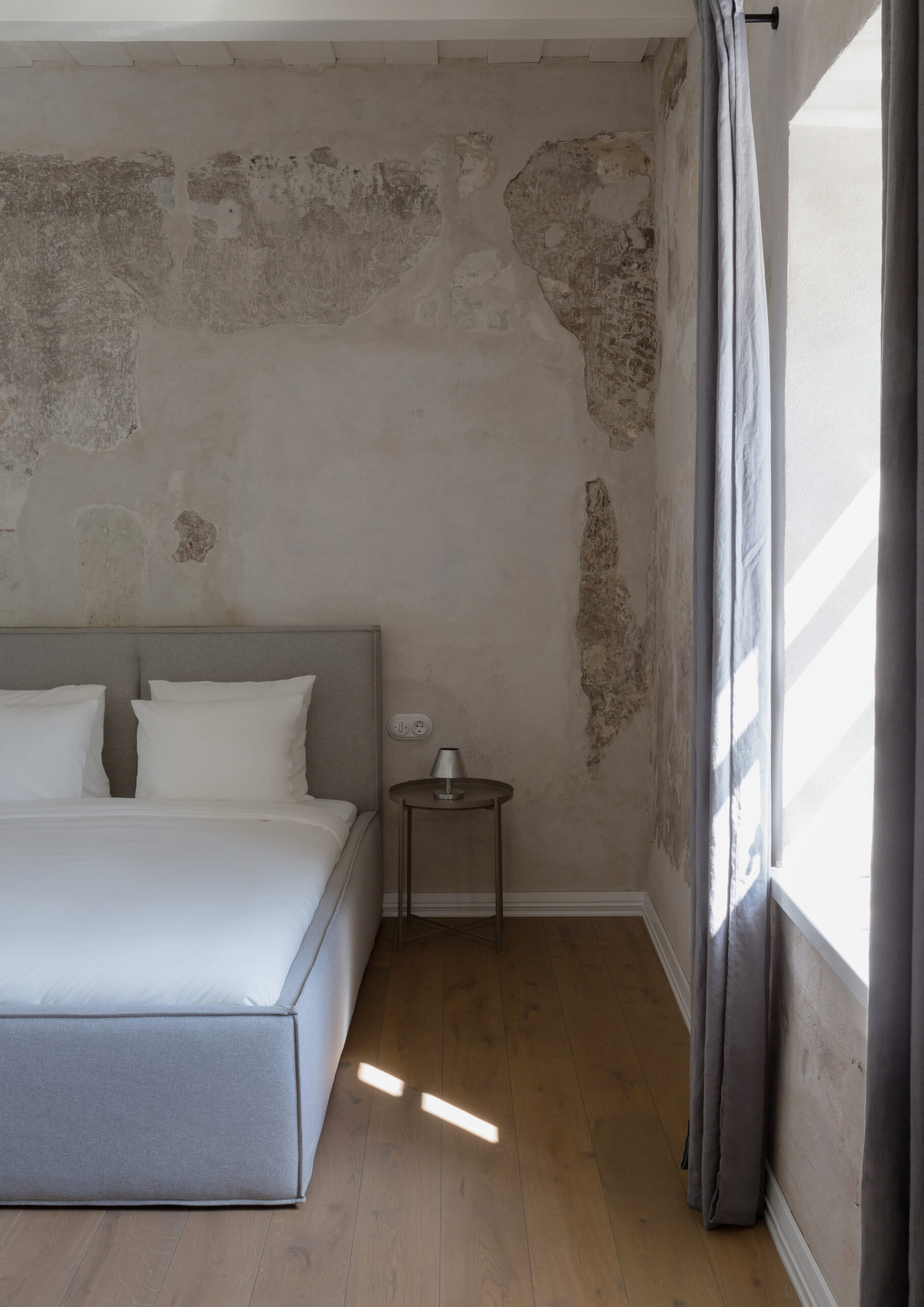 Aštrioji Kirsna Manor: Preserving Authenticity Without Reinterpreting What’s Lost
