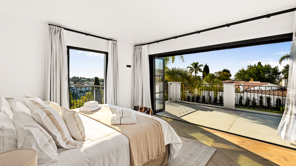 Project in Spain: Oak flooring, E-5454, Naturale