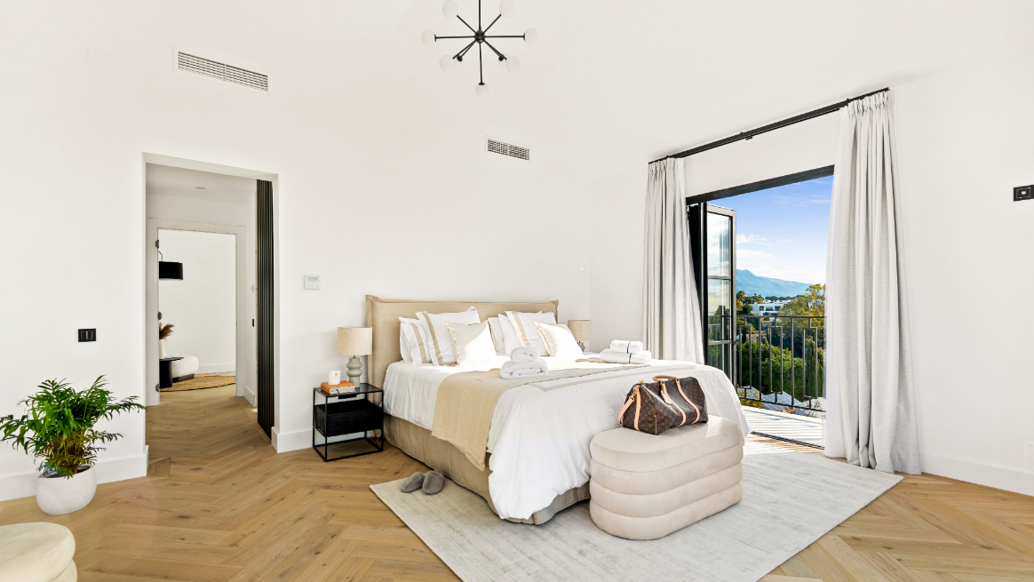 Project in Spain: Oak flooring, E-5454, Naturale