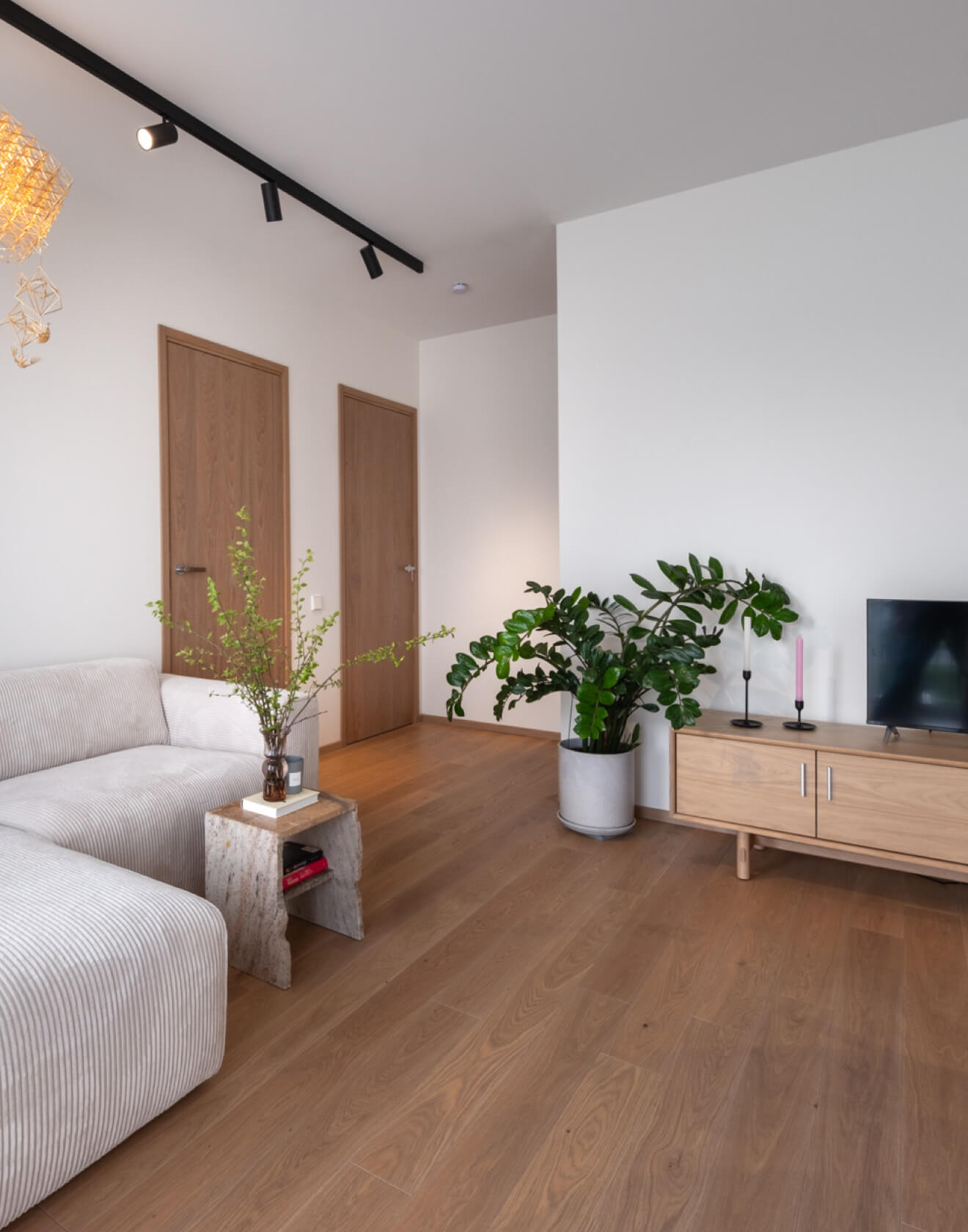 Nature Meets Modernity: A Cohesive Design with Oak Flooring and Doors