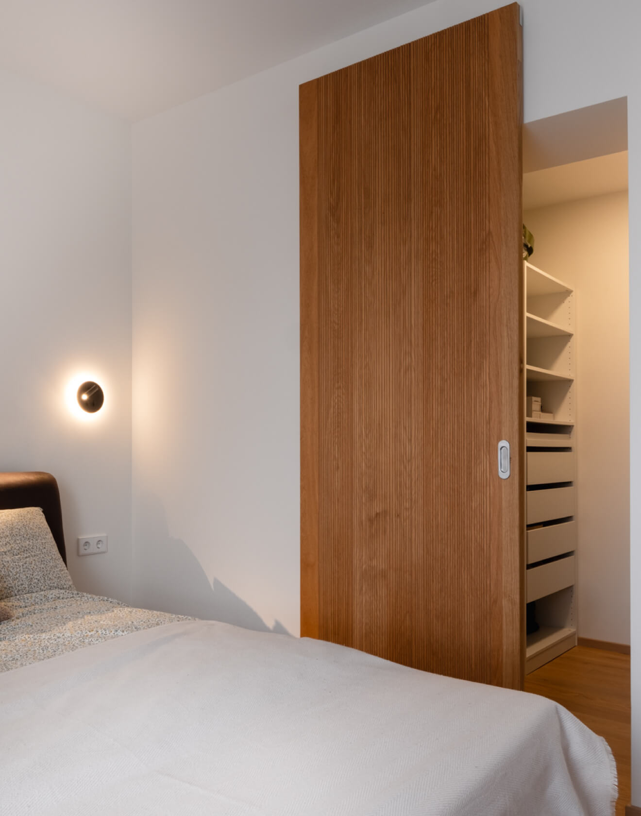 Nature Meets Modernity: A Cohesive Design with Oak Flooring and Doors