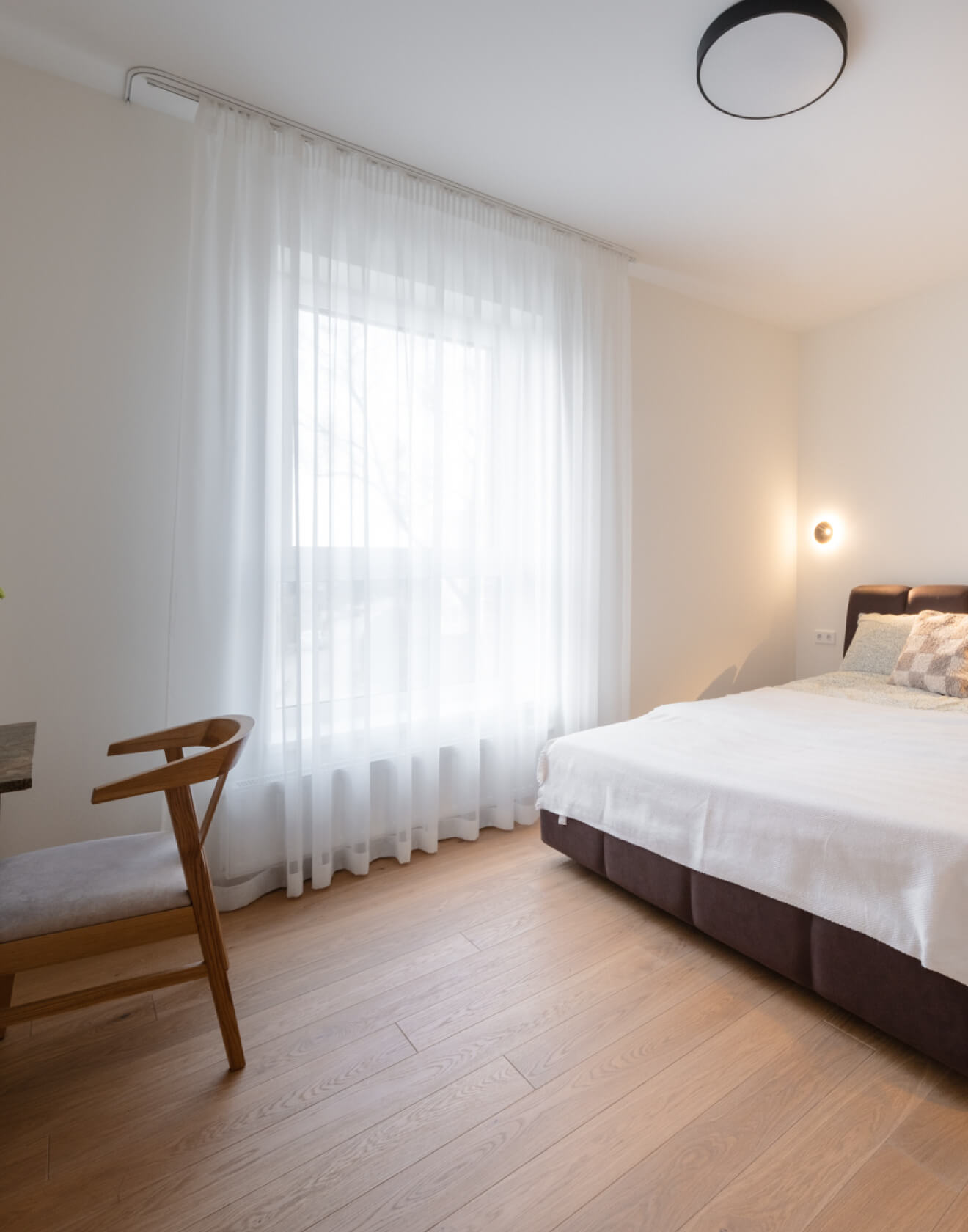 Nature Meets Modernity: A Cohesive Design with Oak Flooring and Doors