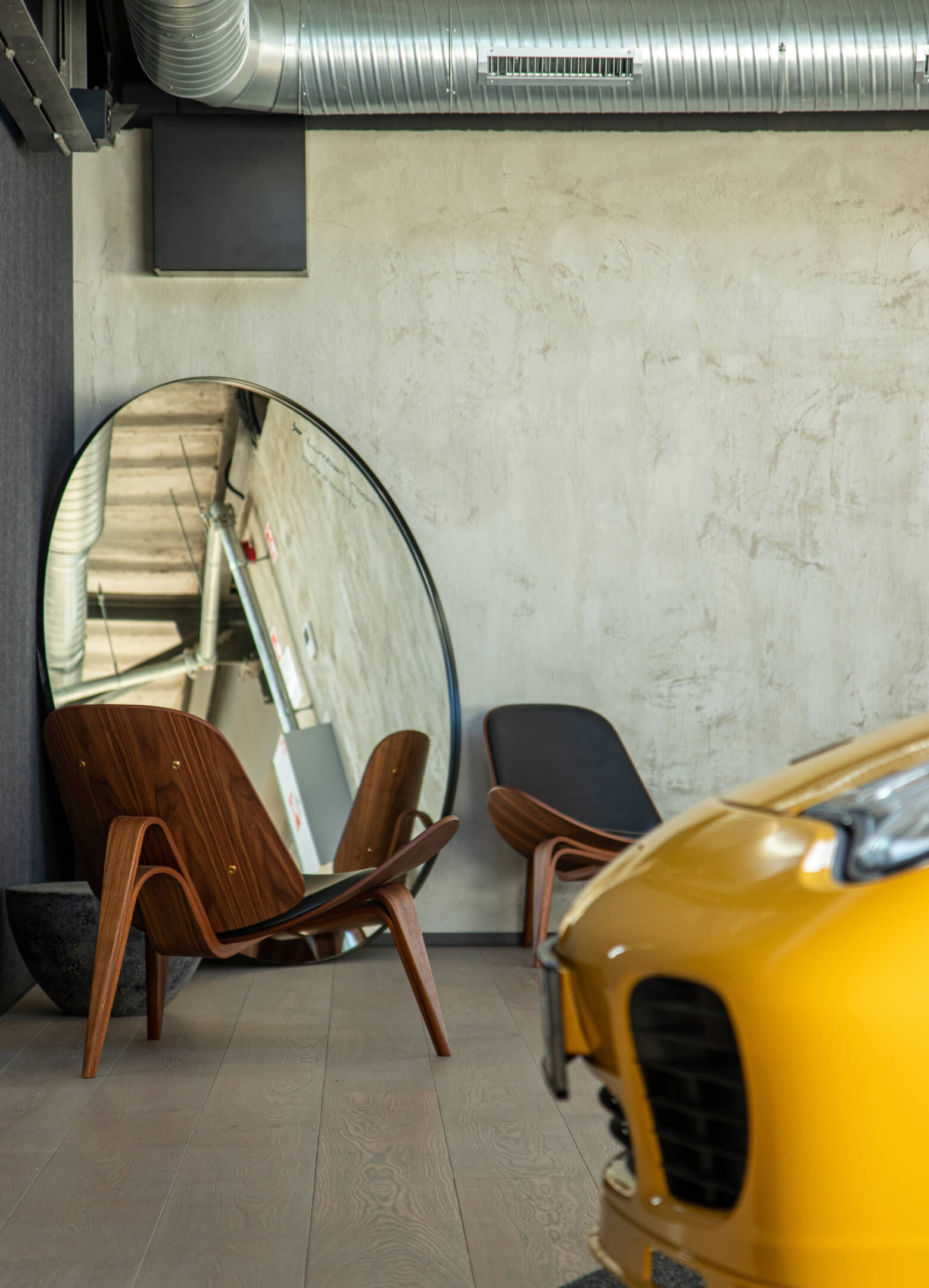 Natural Oak Meets Industrial Heritage: The Quiet Luxury of the Lumber Room, Lithuania