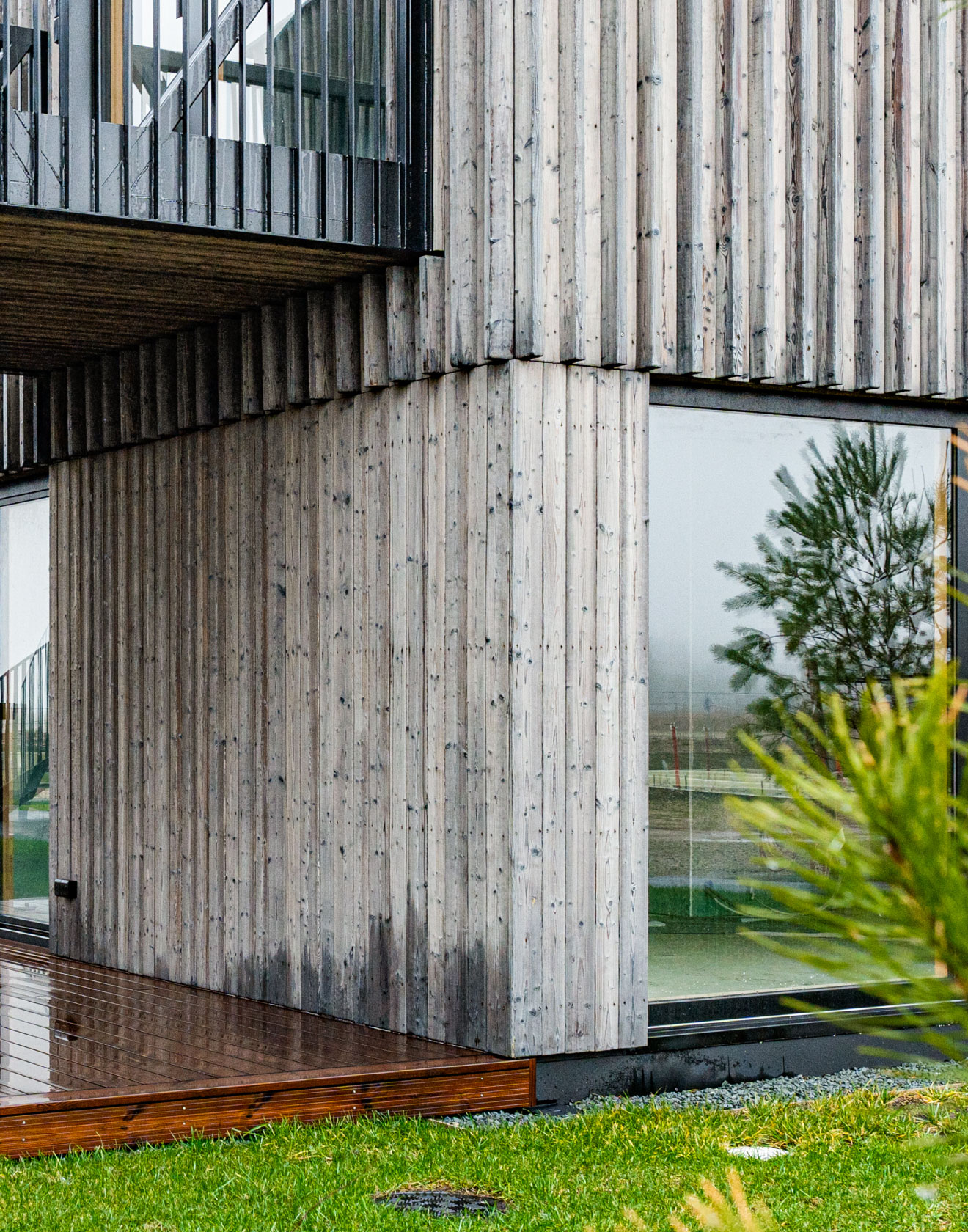 Vacation Vibes Year Round: The Rustic Charm of Oak Flooring at Svencele Dunes Apartments, Lithuania