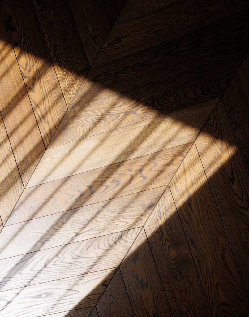 Chevron Flooring: The Stylish Pattern That’s Taking Over Modern Homes