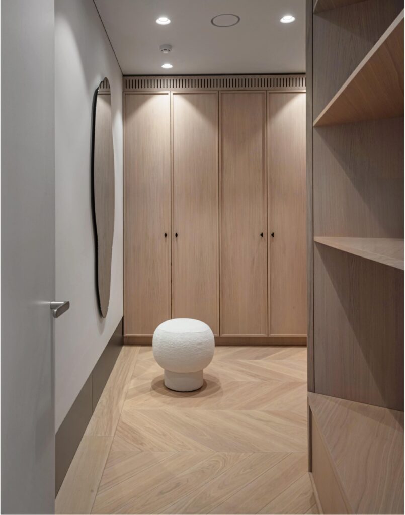Subtle Dynamics: Chevron Oak Flooring in a Calm, Minimalist Interior
