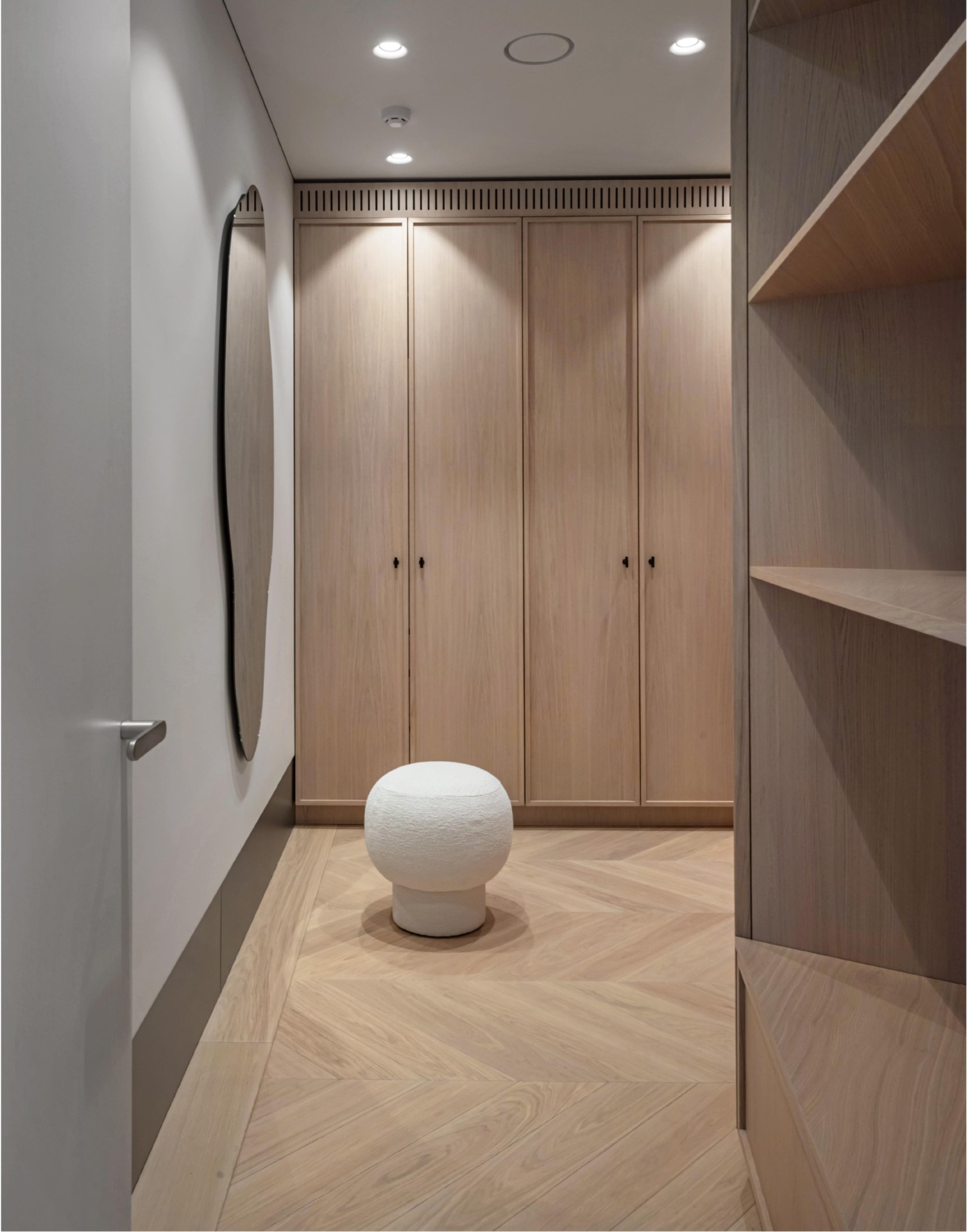 Subtle Dynamics: Chevron Oak Flooring in a Calm, Minimalist Interior