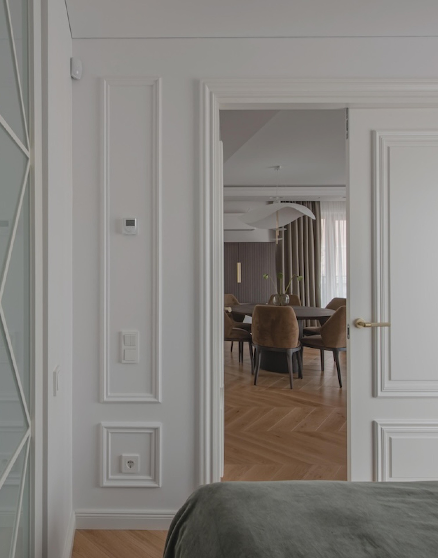 The Rhythm of White: Chevron Oak Flooring as the Heart of the Interior