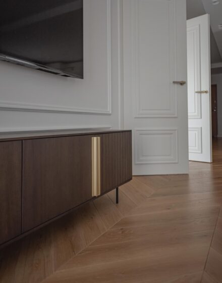 The Rhythm of White: Chevron Oak Flooring as the Heart of the Interior