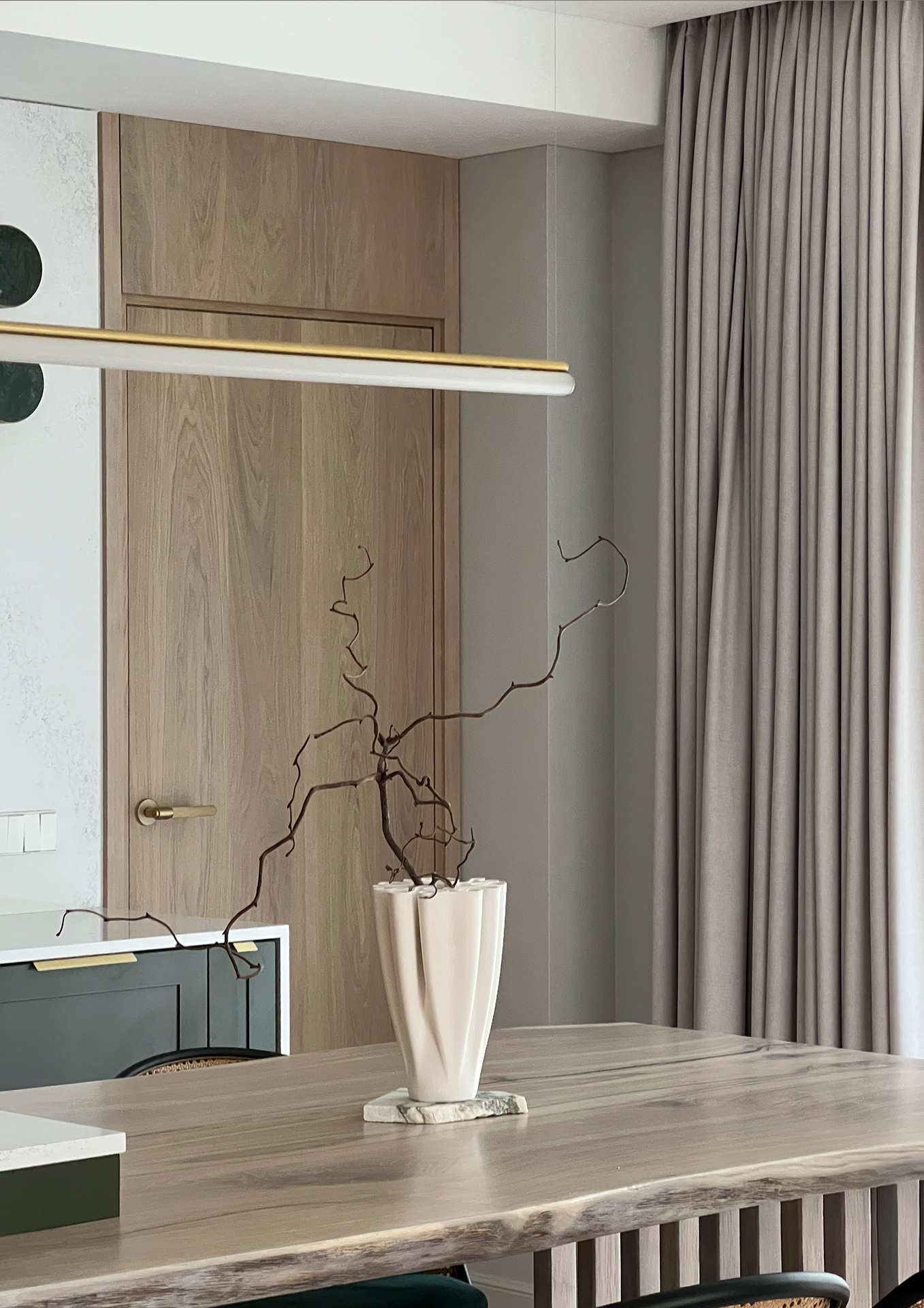 Herringbone Oak Flooring and FLOW Doors – Light That Shapes the Experience