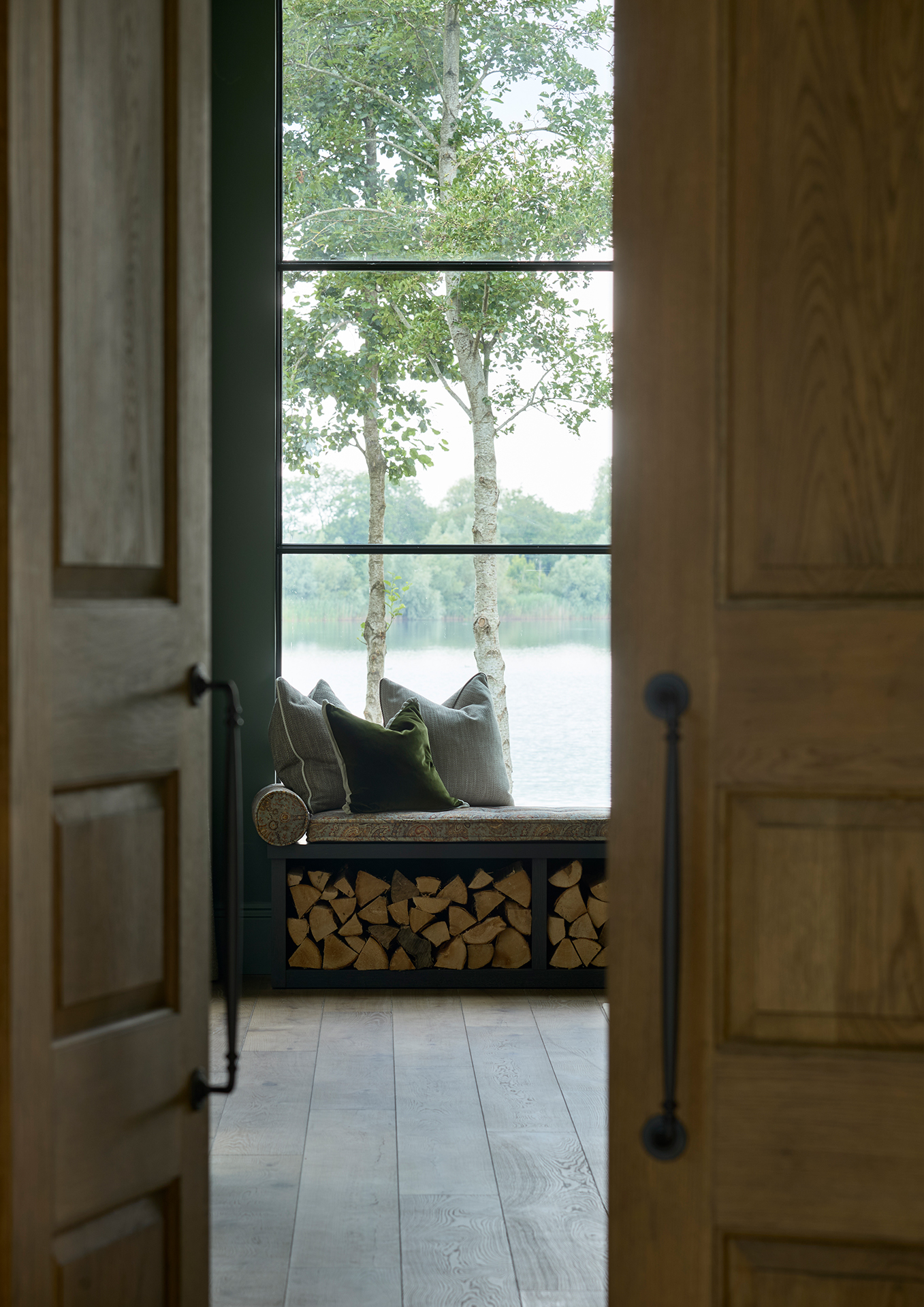 Tobacco Rustic flooring - a solid foundation that shapes the interior.