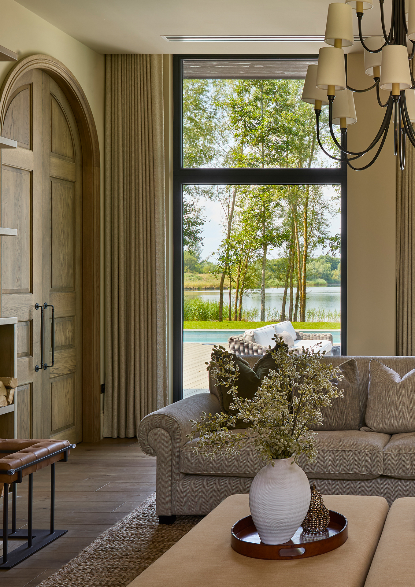 Tobacco Rustic flooring - a solid foundation that shapes the interior.