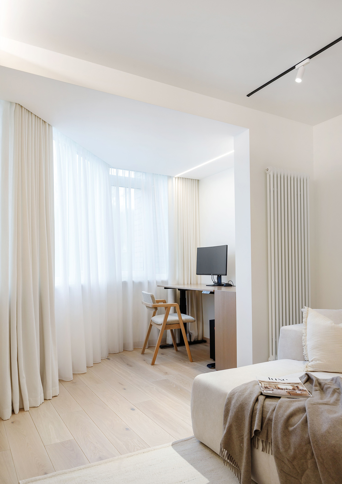 A Harmonious Apartment Defined by Natural Oak