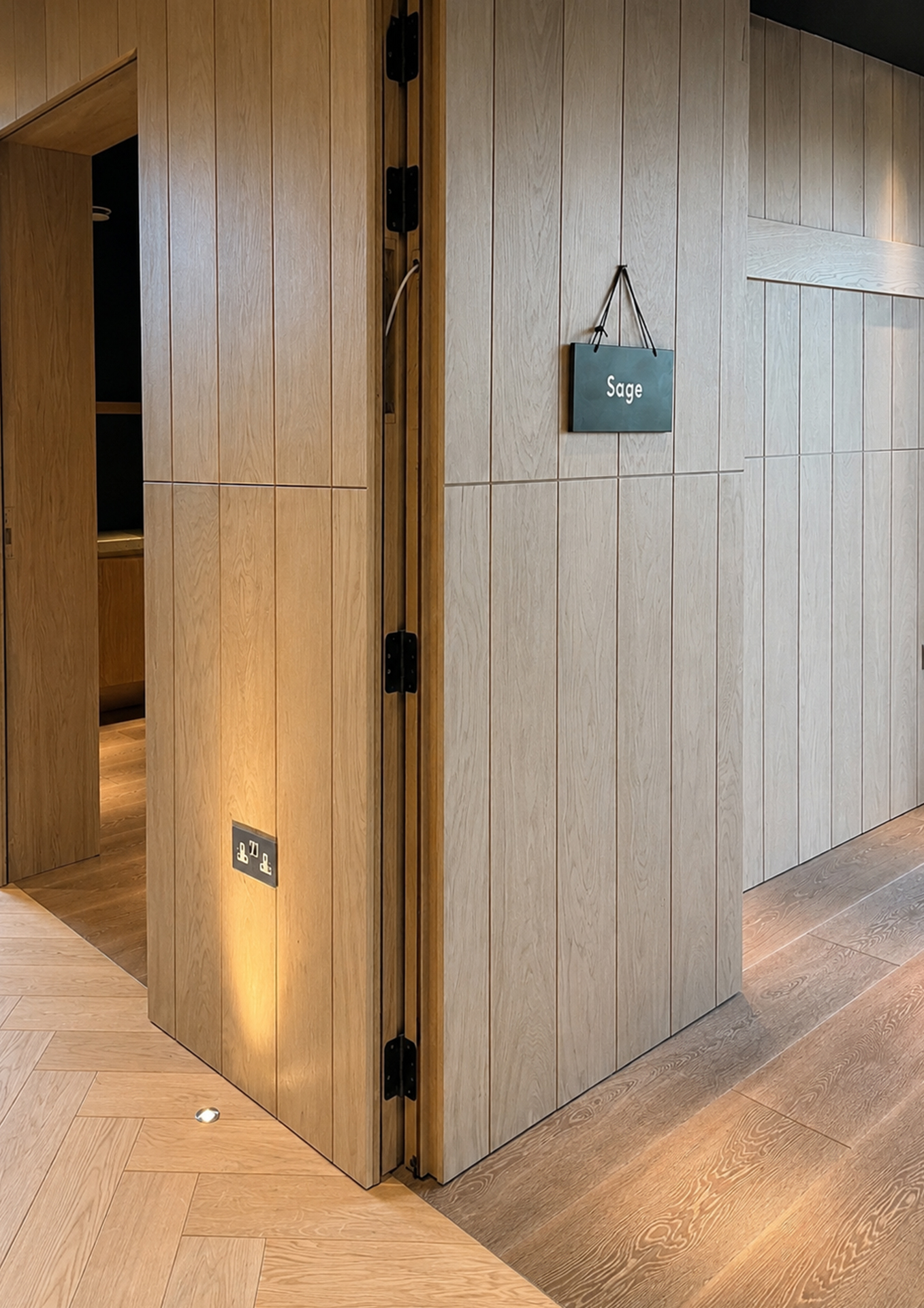 Lakes by Yoo – Oak Elements in the Spa Space