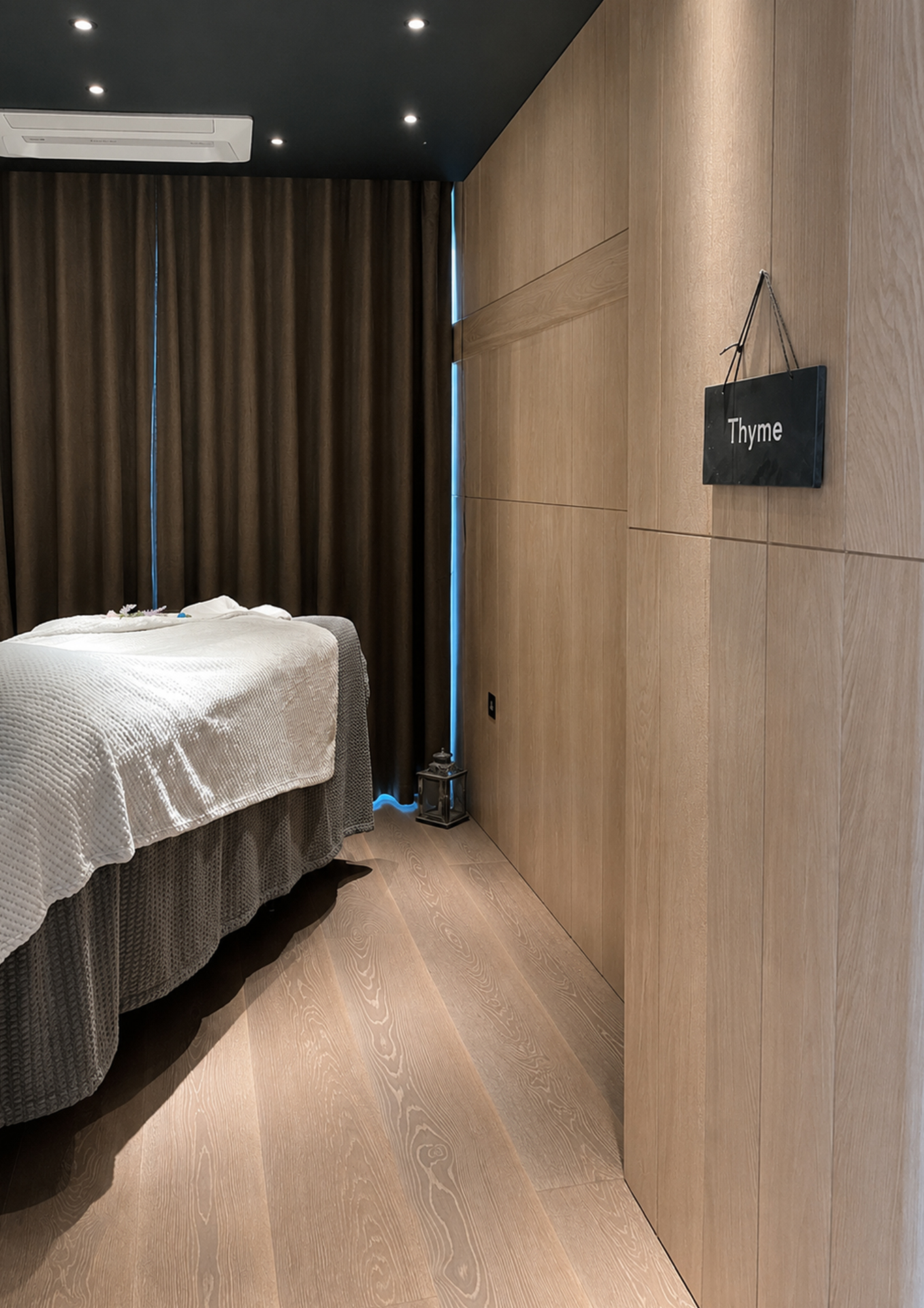Lakes by Yoo – Oak Elements in the Spa Space
